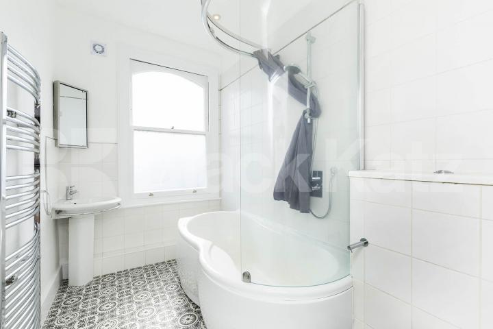 Beautiful three double bedroom flat set in a period conversion mins to tube Marlborough Road, Upper Holloway